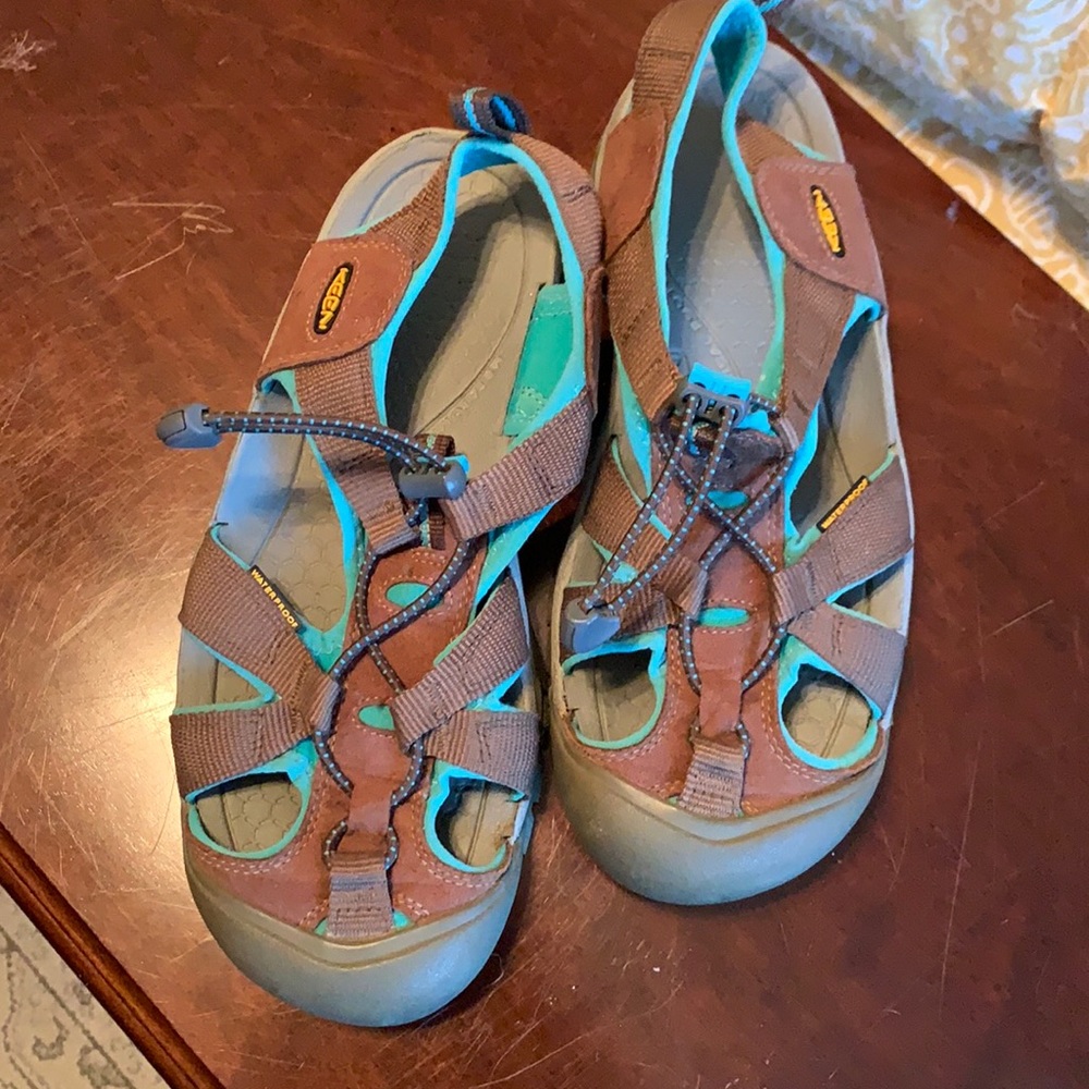 EUC Keen’s waterproof sandals women’s size 10